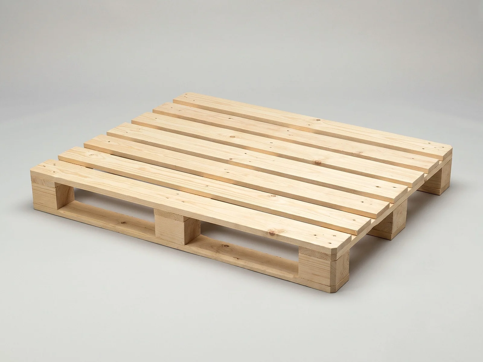 Tarima de madera estándar de 120 × 100 cm, nueva, sobre fondo gris